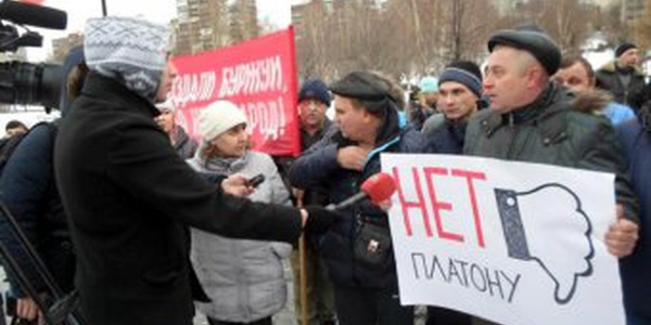 Фото Дальнобойщики грозятся блокировать Смольный Картинка Дальнобойщики грозятся блокировать Смольный