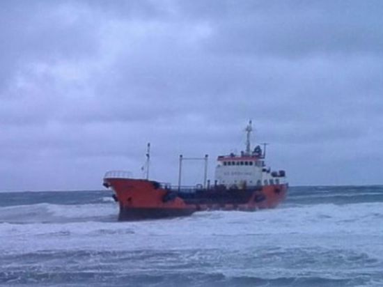 Картинка Нефтяной танкер «Надежда» потерпел крушение у берегов Сахалина