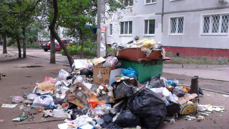 Картинка На Челябинской улице воинскую часть завалили строительным мусором